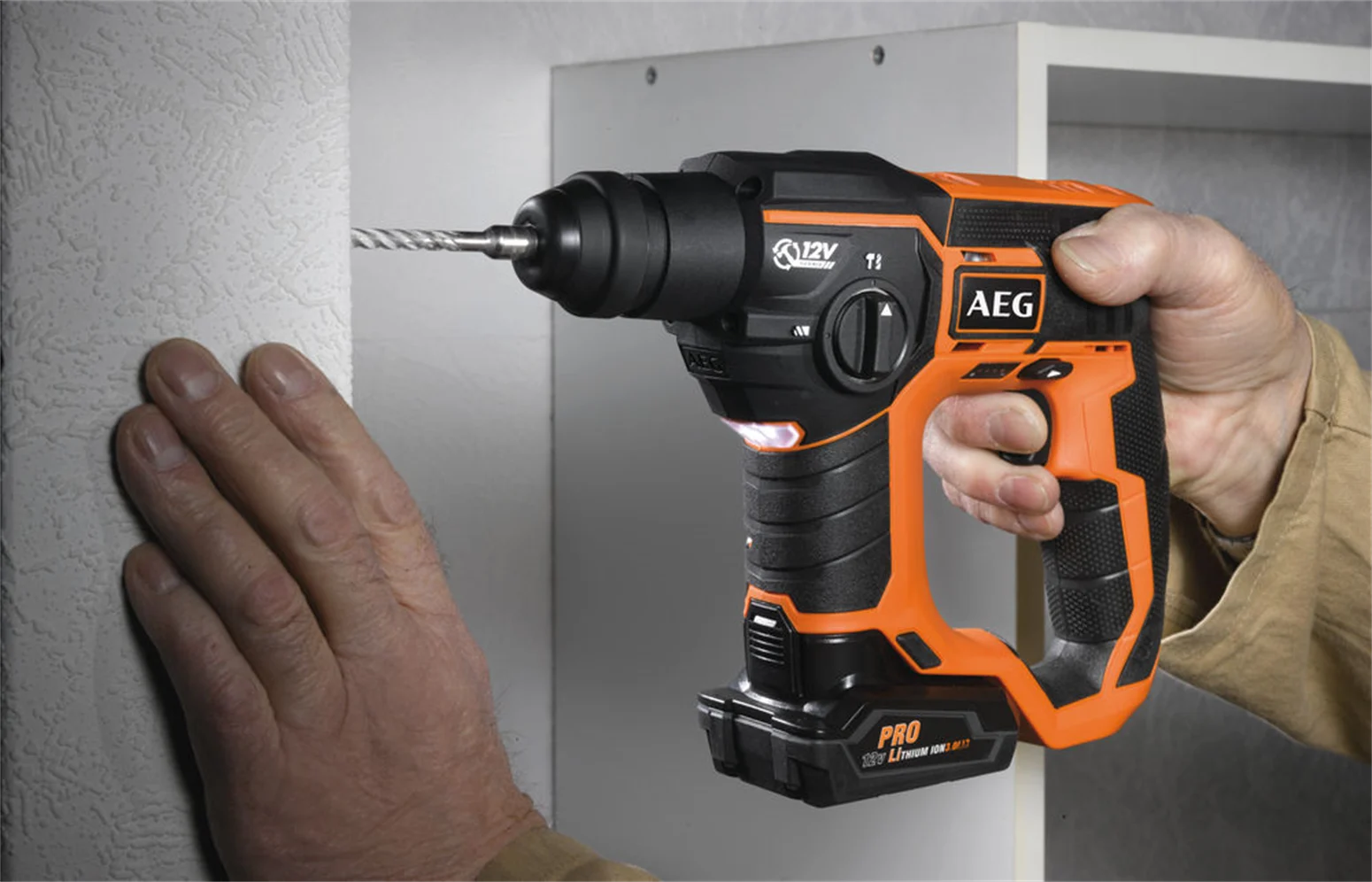 Mini-Bohrhammer AEG BBH12-0 – Bild 2