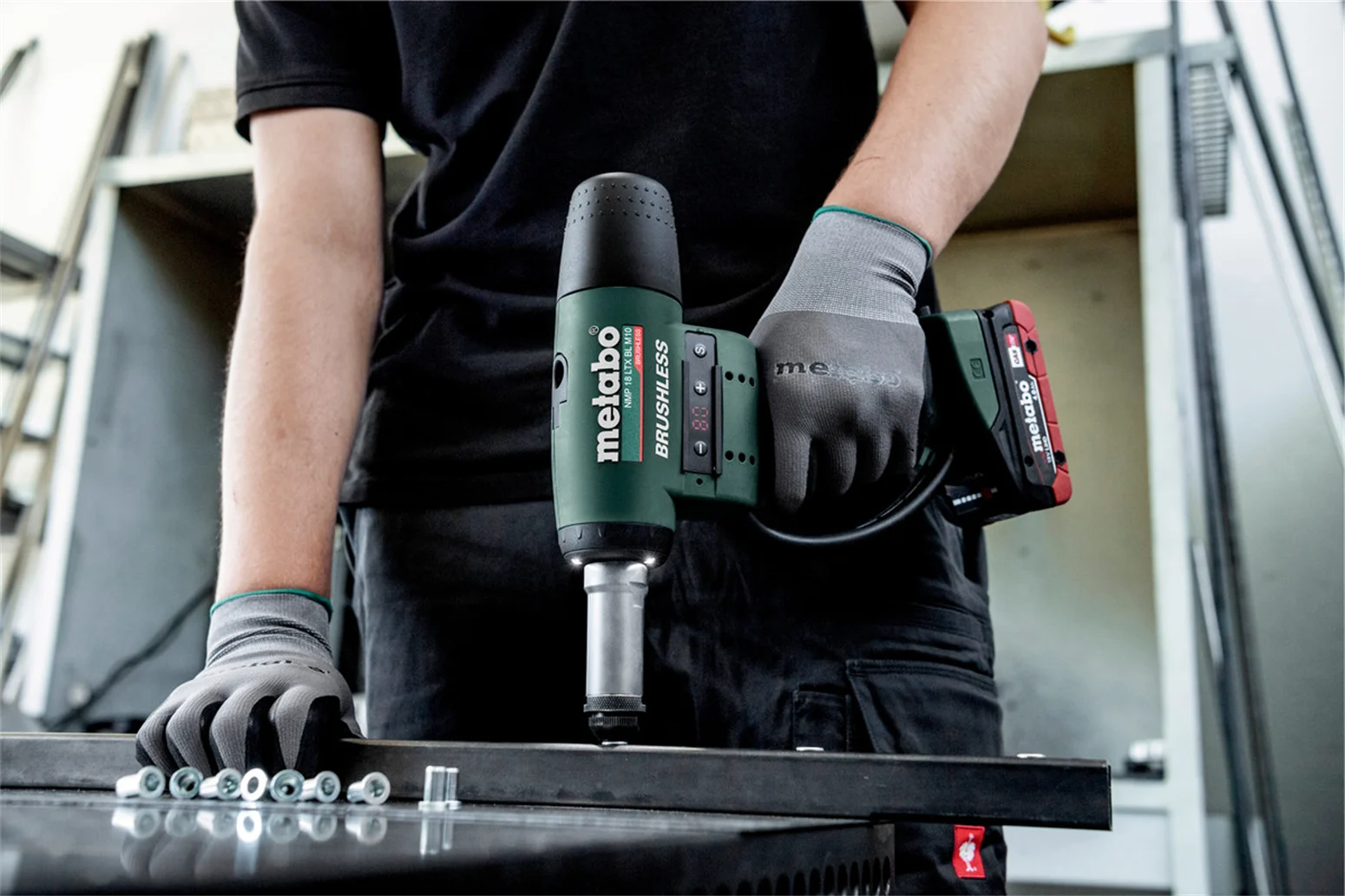 Akku-Blindnietmutternsetzgerät im metaBOX-Koffer Metabo NMP 18 LTX BL M10 – Bild 2